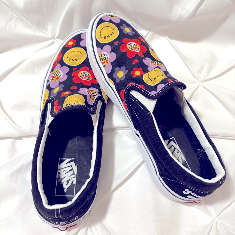 Vans Classic Slip Ons Smiley Awesome Shoes, Size 10.5 Great Condition!